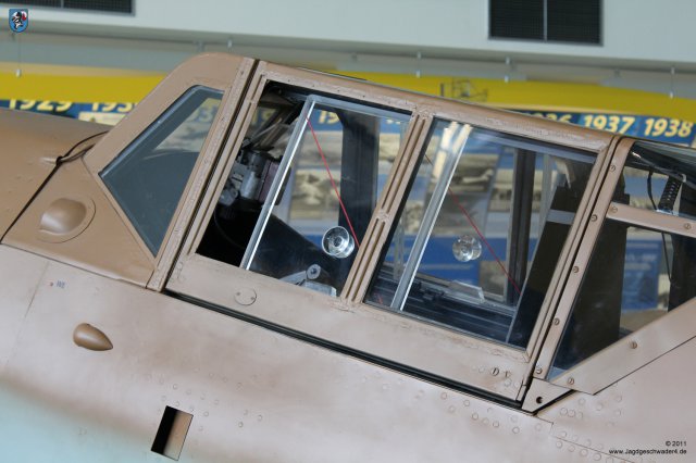 0062_London-Hendon_Messerschmitt_Bf_109_G-2_WNr_10639_Windschutzaufbau_offenes_Seitenfenster