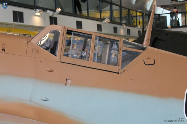 0064_London-Hendon_Messerschmitt_Bf_109_G-2_WNr_10639_Windschutzaufbau_Kopfpanzer
