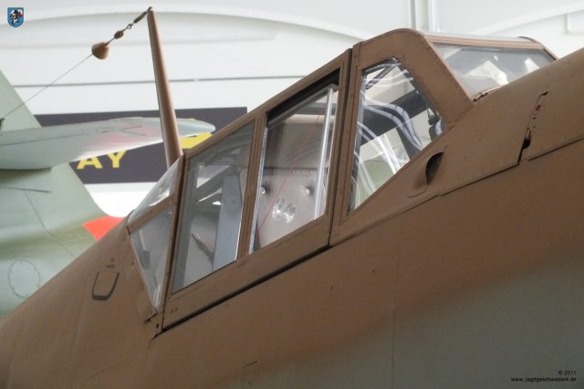 0066_London-Hendon_Messerschmitt_Bf_109_G-2_WNr_10639_Cockpit_Windschutzaufbau_Antennenmast