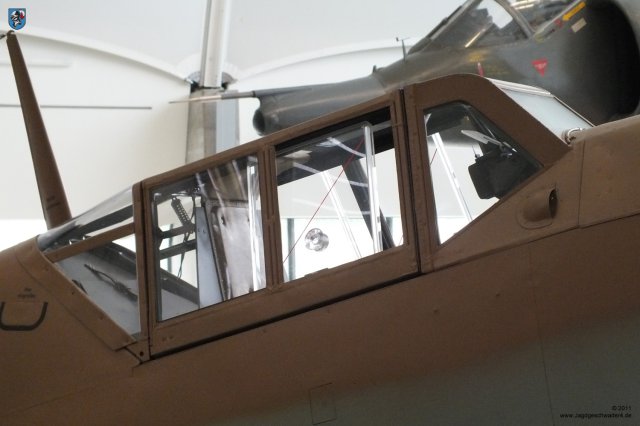 0068_London-Hendon_Messerschmitt_Bf_109_G-2_WNr_10639_Cockpit_Windschutzaufbau_Revi_Antenne