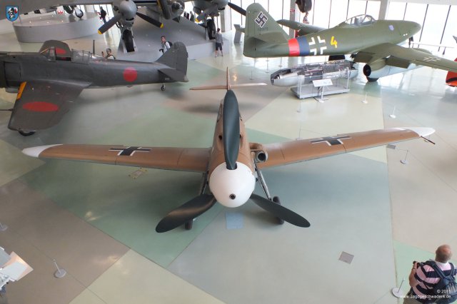 0072_London-Hendon_Messerschmitt_Bf_109_G-2_WNr_10639_12-Uhr_oberhalb