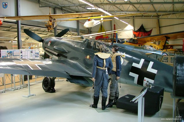 0001_Hannover-Laatzen_Messerschmitt_Bf_109_G-2_WNr_14753_Treibstofftank_400_Liter