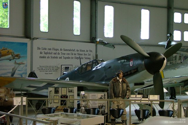 0002_Hannover-Laatzen_Messerschmitt_Bf_109_G-2_WNr_14753_Ansicht_vorne_rechts