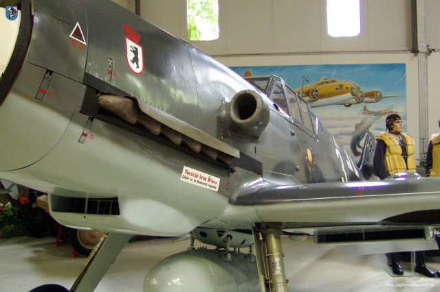 0005_Hannover-Laatzen_Messerschmitt_Bf_109_G-2_WNr_14753_Triebwerkverkleidung_Abgasanlage_Oelkuehler
