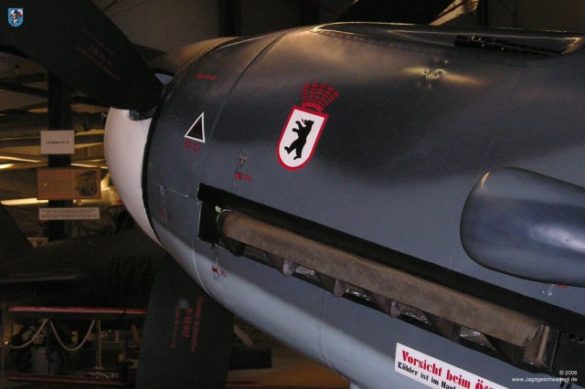 0008_Hannover-Laatzen_Messerschmitt_Bf_109_G-2_WNr_14753_Wappen_II_Gruppe_JG27_Jagdgeschwader_27