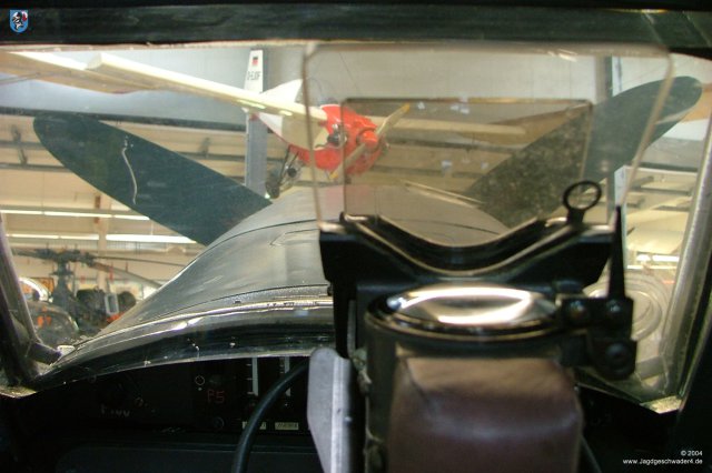 0031_Hannover-Laatzen_Messerschmitt_Bf_109_G-2_WNr_14753_Reflexvisier_Revi_Triebwerkabdeckung