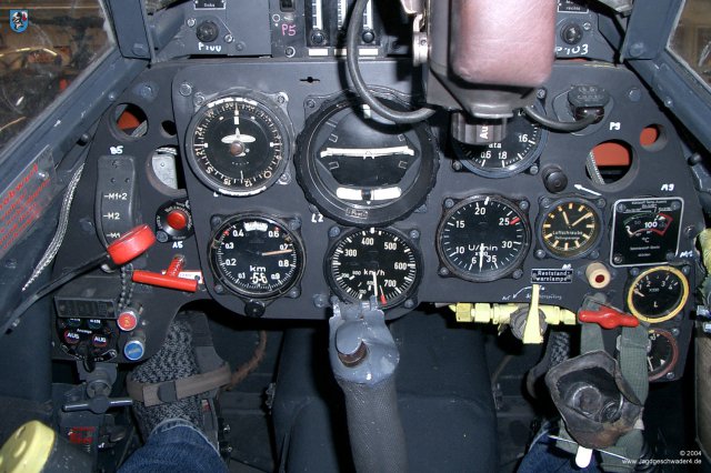 0032_Hannover-Laatzen_Messerschmitt_Bf_109_G-2_WNr_14753_Instrumentenbrett
