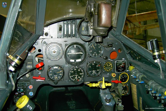 0033_Hannover-Laatzen_Messerschmitt_Bf_109_G-2_WNr_14753_Instrumentenbrett