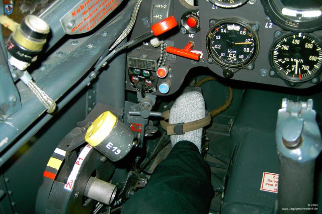 0035_Hannover-Laatzen_Messerschmitt_Bf_109_G-2_WNr_14753_Gashebel_Leistungshebel_Kabinenabwurfbetaetigung_Hebel