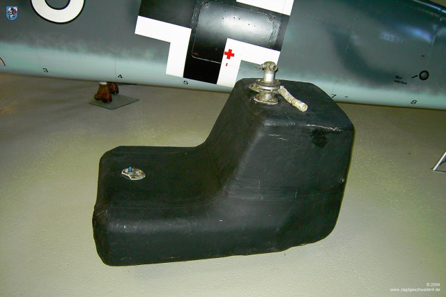0056_Hannover-Laatzen_Messerschmitt_Bf_109_G-2_WNr_14753_selbstabdichtender_Treibstofftank_interner