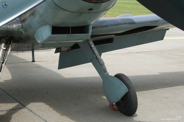 0009_ILA_Berlin_Messerschmitt_Bf_109_G-6_FMBB_Schmieroelkuehler_Federbein