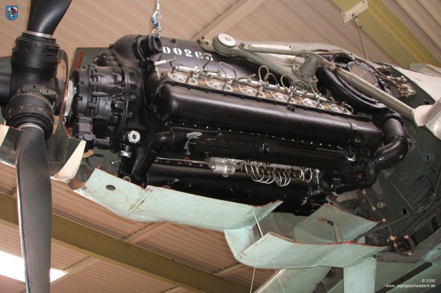 0005_Sinsheim_Messerschmitt_Bf_109_G-6_gelbe_4_Nockenwellendeckel_DB605_Kabelbaum_Zuendkabel