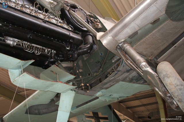 0007_Sinsheim_Messerschmitt_Bf_109_G-6_gelbe_4_Waermeschott_Traegeraufhaengung_Abfangstrebe