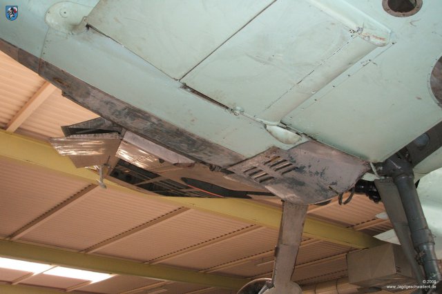 0023_Sinsheim_Messerschmitt_Bf_109_G-6_gelbe_4_Deckel_Rumpfboden_Tragflaechenanschluss_Wasserkuehler