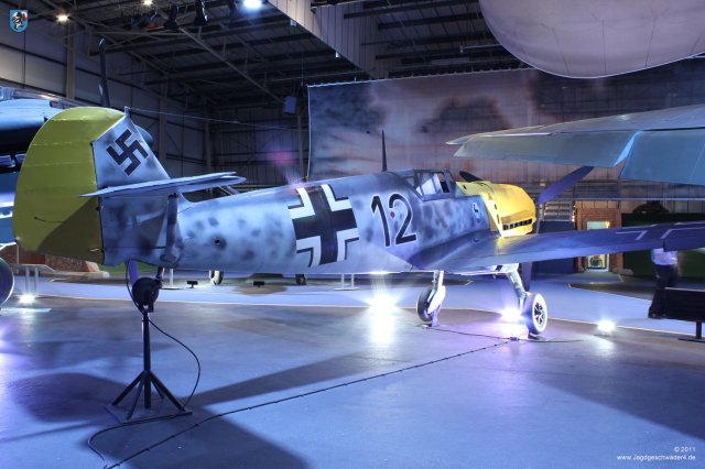 0002_London-Hendon_Messerschmitt_Bf_109_E-4_WNr_4101_Emil_RAF_Museum_Ansicht_hinten_rechts