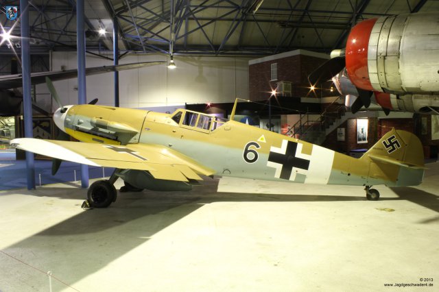 0001_London-Hendon_Messerschmitt_Bf_109_G-2_WNr_10639_Gustav_RAF-Museum_Bomber_Halle