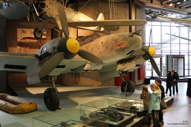 0002_Berlin-Kreuzberg_Messerschmitt_Bf_110_F-2_WNr_5052_Ansicht_vorne_rechts
