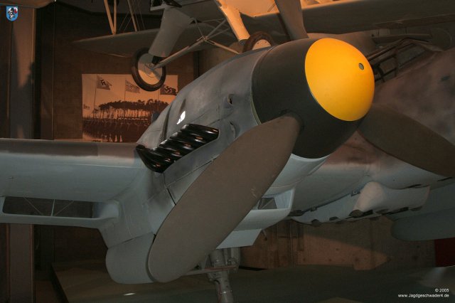 0005_Berlin-Kreuzberg_Messerschmitt_Bf_110_F-2_WNr_5052_Spinner_Propeller_Triebwerk