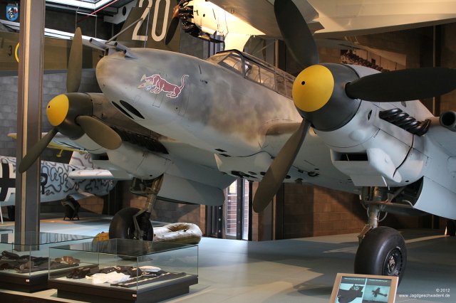 0014_Berlin-Kreuzberg_Messerschmitt_Bf_110_F-2_WNr_5052_Ansicht_vorne_links