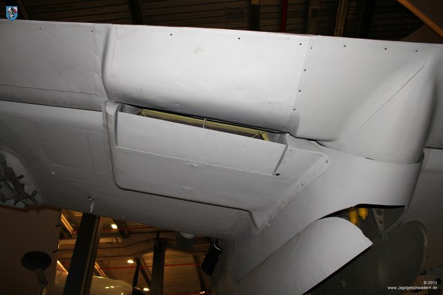 0050_Berlin-Kreuzberg_Messerschmitt_Bf_110_F-2_WNr_5052_Kuehler_Verkleidung_Klappe