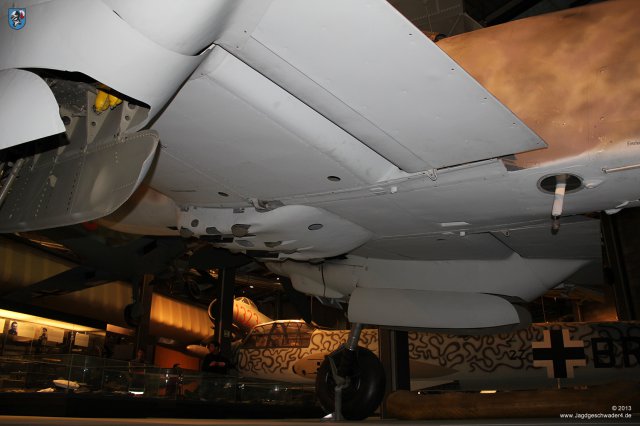 0053_Berlin-Kreuzberg_Messerschmitt_Bf_110_F-2_WNr_5052_Rumpfunterseite