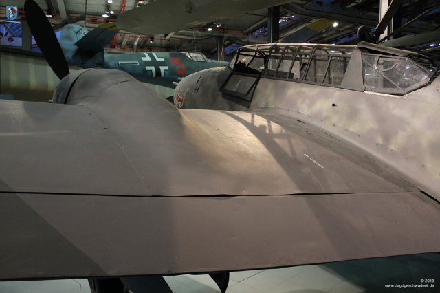 0058_Berlin-Kreuzberg_Messerschmitt_Bf_110_F-2_WNr_5052_Tragflaeche_Oberseite