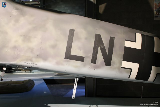 0063_Berlin-Kreuzberg_Messerschmitt_Bf_110_F-2_WNr_5052_Rumpf_Loecher_LN_NR_Flaktreffer