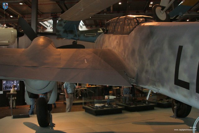 0064_Berlin-Kreuzberg_Messerschmitt_Bf_110_F-2_WNr_5052_Spaltverkleidung_Tragflaeche_Rumpf