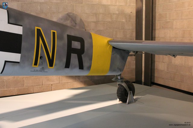 0065_Berlin-Kreuzberg_Messerschmitt_Bf_110_F-2_WNr_5052_Spornrad_Rumpf-Endteil