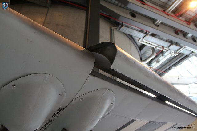 0070_Berlin-Kreuzberg_Messerschmitt_Bf_110_F-2_WNr_5052_Vorfluegel_Tragflaeche
