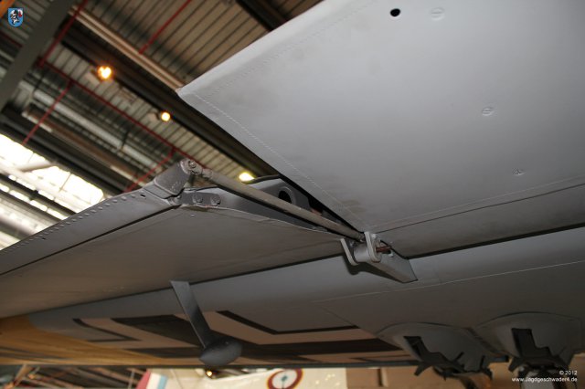 0075_Berlin-Kreuzberg_Messerschmitt_Bf_110_F-2_WNr_5052_Flettner_Ruder_Querruder