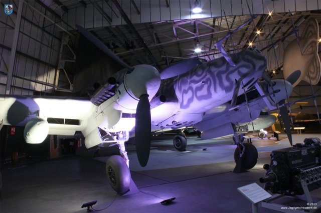 0001_London-Heandon_Messerschmitt_Bf_110_G-4_R6_WNr_730301_Ansicht_vorne_rechts