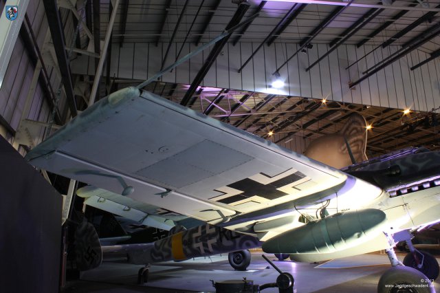 0003_London-Heandon_Messerschmitt_Bf_110_G-4_R6_WNr_730301_Tragflaeche_Pitotrohr_Querruder_Randbogen