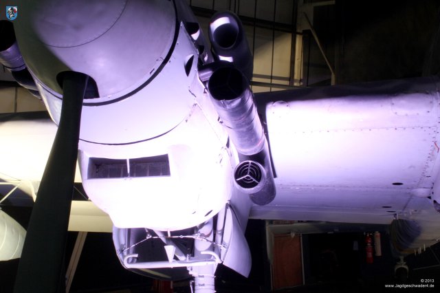 0013_London-Heandon_Messerschmitt_Bf_110_G-4_R6_WNr_730301_Flammvernichter_Schmierstoffkuehler
