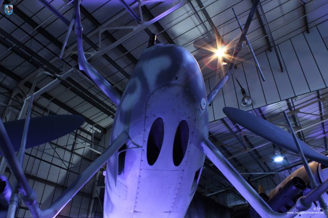 0019_London-Heandon_Messerschmitt_Bf_110_G-4_R6_WNr_730301_Rumpfbodenverkleidung_Schussoeffnungen