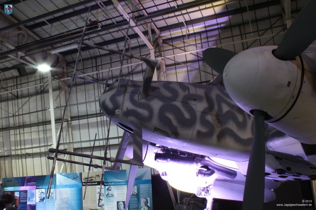 0025_London-Heandon_Messerschmitt_Bf_110_G-4_R6_WNr_730301_Hirschgeweih_Antennen_SN2_Radar