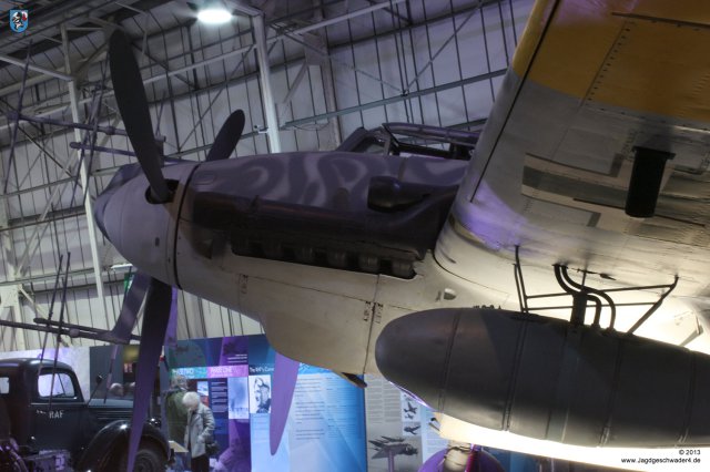 0029_London-Heandon_Messerschmitt_Bf_110_G-4_R6_WNr_730301_Flammvernichter_Abwurftank