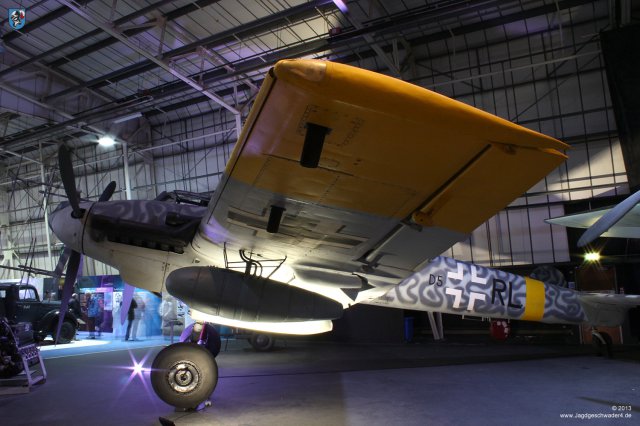0033_London-Heandon_Messerschmitt_Bf_110_G-4_R6_WNr_730301_Antennen_Tragflaeche_Abwurftank