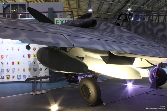 0036_London-Heandon_Messerschmitt_Bf_110_G-4_R6_WNr_730301_Querruder_Zusatztank_Kuehlerklappe