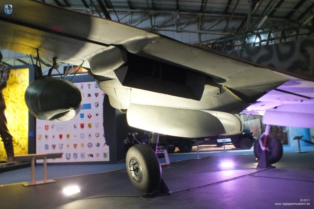 0037_London-Heandon_Messerschmitt_Bf_110_G-4_R6_WNr_730301_Wasserkuehler_Klappe