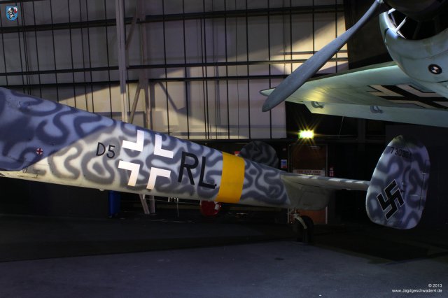 0042_London-Heandon_Messerschmitt_Bf_110_G-4_R6_WNr_730301_Rumpf_D5_RL_Balkenkreuz