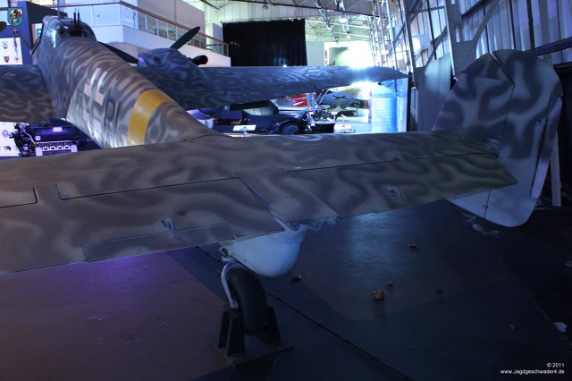 0044_London-Heandon_Messerschmitt_Bf_110_G-4_R6_WNr_730301_Hoehenleitwerk_Seitenleitwerk_Heck