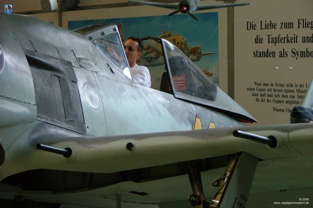 0003_Hannover_Laatzen_Focke-Wulf_Fw_190_A-8_Fluegel_mit_zwei_Maschinenkanonen