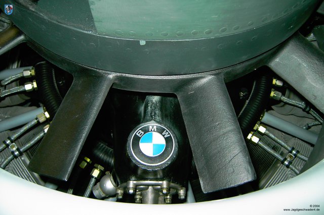 0008_Hannover_Laatzen_Focke-Wulf_Fw_190_A-8_Motor-Lueftungsrad_BMW-Emblem