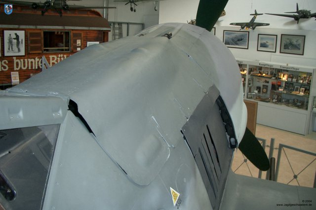 0026_Hannover_Laatzen_Focke-Wulf_Fw_190_A-8_Abdeckhaube_MG_131_Wartungsklappe_Triebwerkgeraete