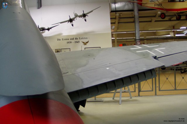 0029_Hannover_Laatzen_Focke-Wulf_Fw_190_A-8_Tragflaeche_Landeklappe_rechts