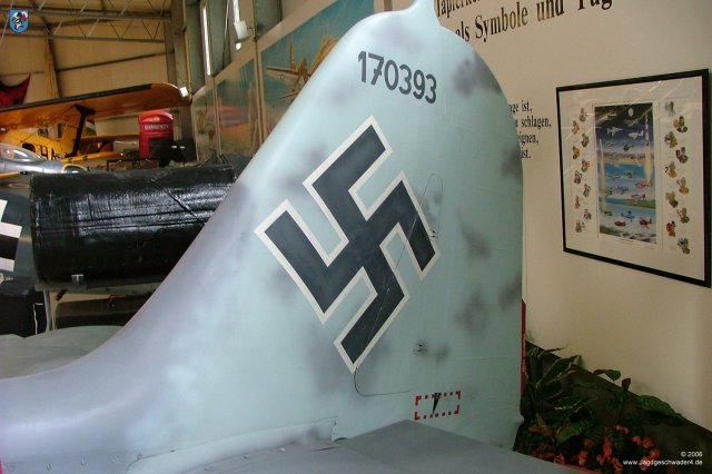 0031_Hannover_Laatzen_Focke-Wulf_Fw_190_A-8_Seitenleitwerk_Hakenkreuz_Werknummer_170393