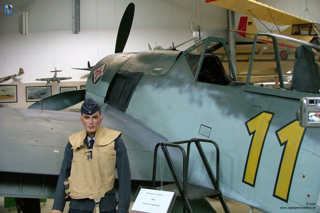 0035_Hannover_Laatzen_Focke-Wulf_Fw_190_A-8_gelbe_11