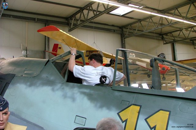 0036_Hannover_Laatzen_Focke-Wulf_Fw_190_A-8_Probesitzen_im_Cockpit