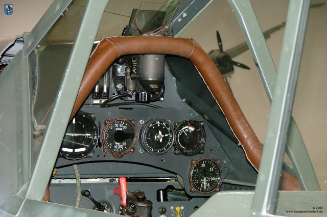 0041_Hannover_Laatzen_Focke-Wulf_Fw_190_A-8_Cockpit